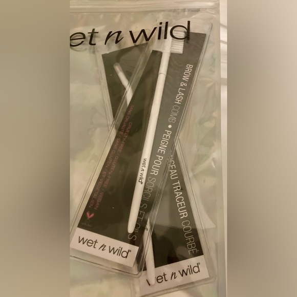 Ioni Liquid Blush and Lip Oil Set W/Bonus Wet n’ Wild Brushes - Picture 3 of 5